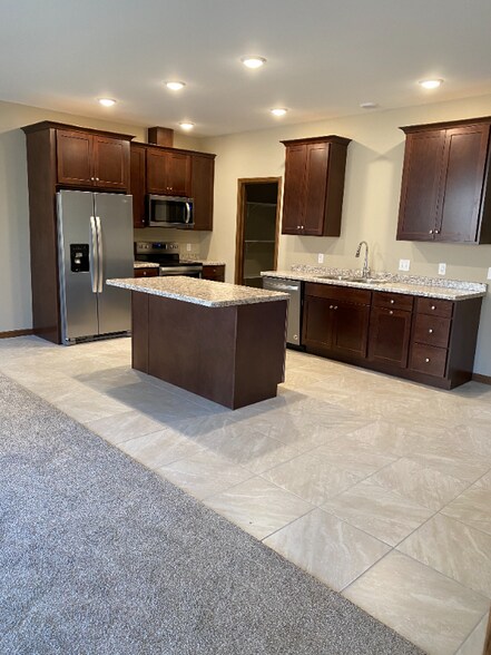 Building Photo - 3712 Doolittle Dr