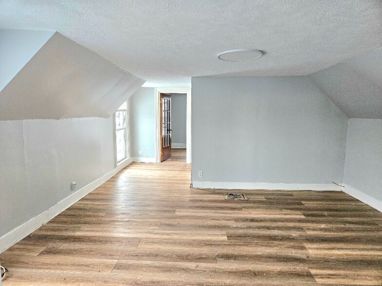 Building Photo - 25 Saltonstall St