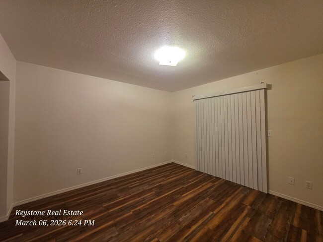 Building Photo - 15454