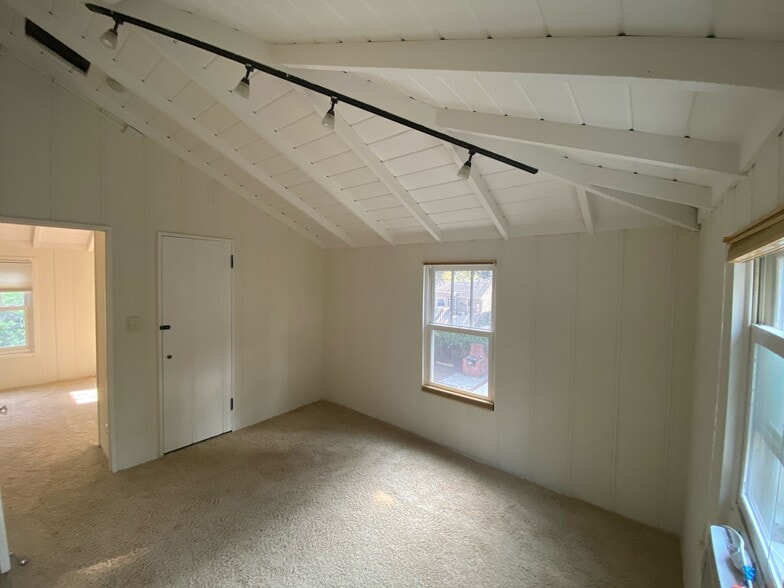 Building Photo - 1226 Middlefield Rd