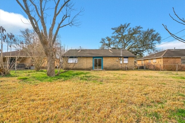 Building Photo - 5734 Arthington Ave