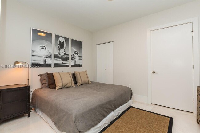 Building Photo - 1830 S Ocean Dr