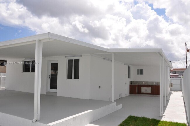 Building Photo - 261 NW 46th Ave