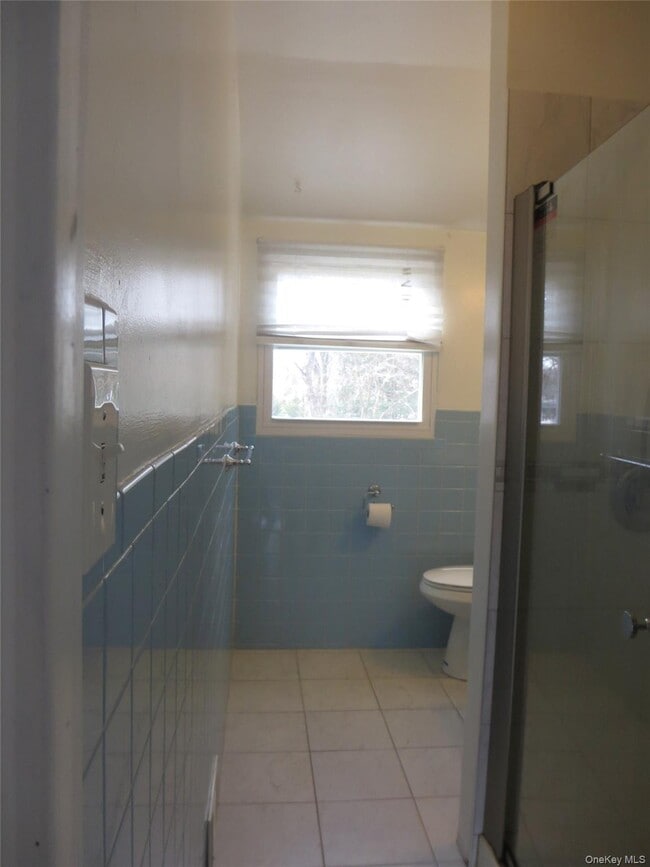 Building Photo - 327 Town Line Rd