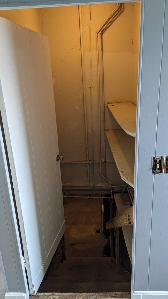 Building Photo - 415 W Front St