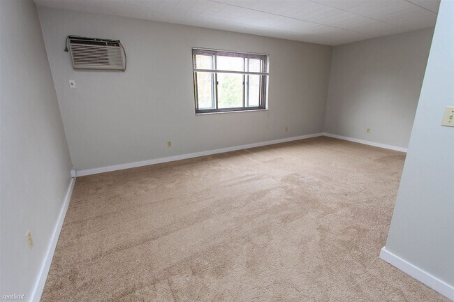 Building Photo - 2 br, 1 bath House - 204 Elliott Rd