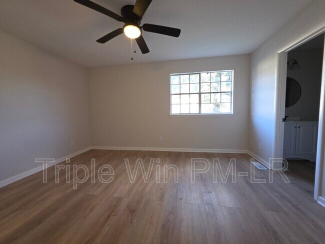 Building Photo - 5505 Crescent Dr