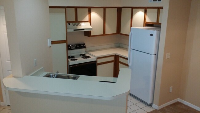 Building Photo - Venetian Place -  833