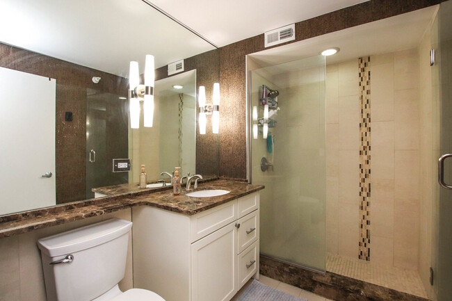 Building Photo - 2 E Erie St