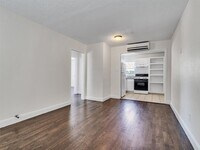 Building Photo - 7626 Pecan Villas Dr