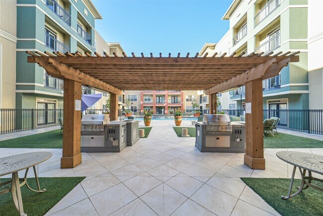 Building Photo - 1711 Old Spanish Trl