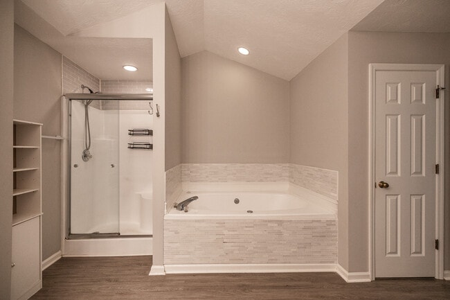 Building Photo - 5516 Oakside Dr