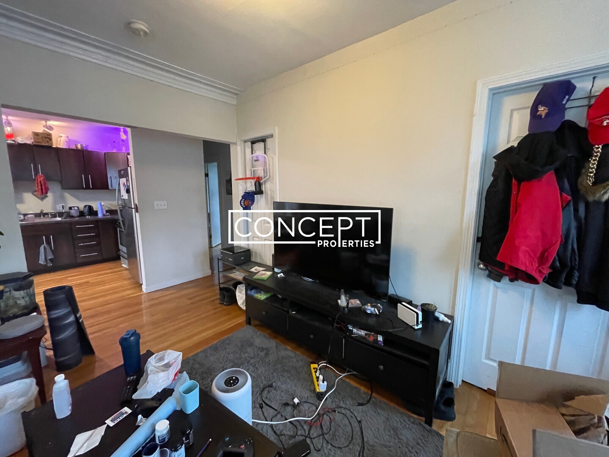 Building Photo - 839 Parker St