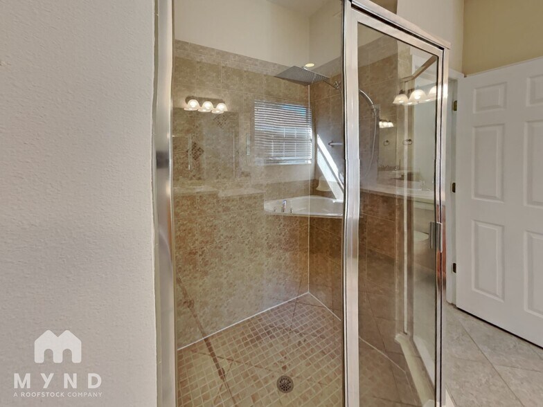 Building Photo - 927 Meadow Glade Dr