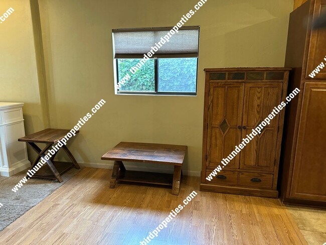 Building Photo - Gorgeous NE Heights Home