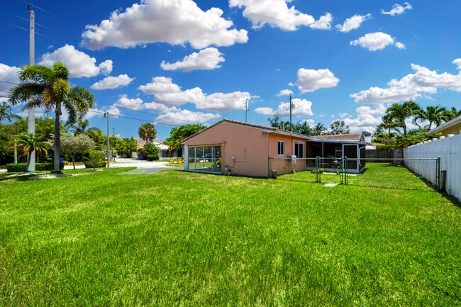 Building Photo - 4511 Sea Grape Dr
