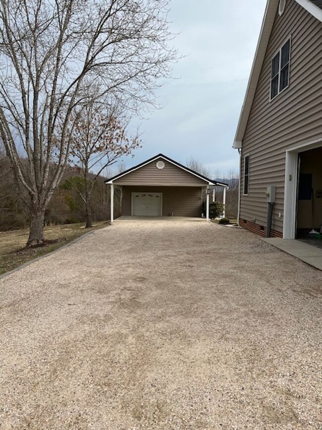 Building Photo - Single Family Home with Breathtaking Views