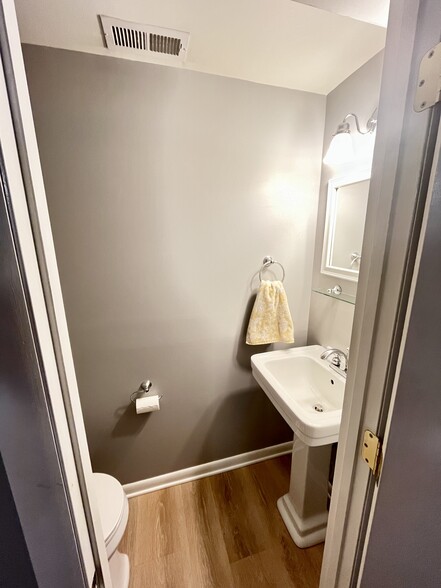 ensuite 1/2 bath - 2206 Cedar Crest Rd