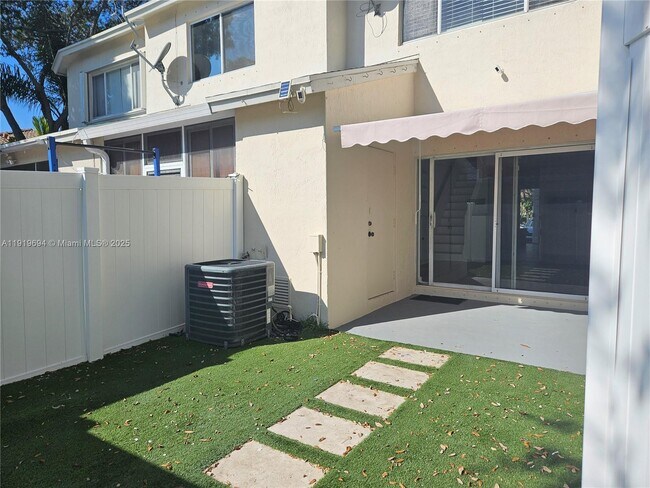 Building Photo - 3192 SW 50th St