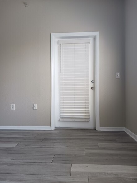 Building Photo - 200 4th Ave S