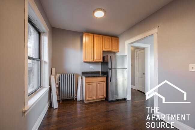 Building Photo - 3602 W Sunnyside Ave