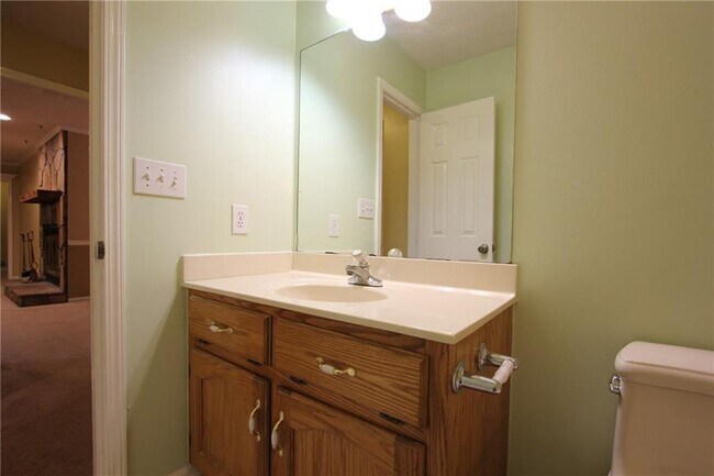 Building Photo - 818 Springlake Rd