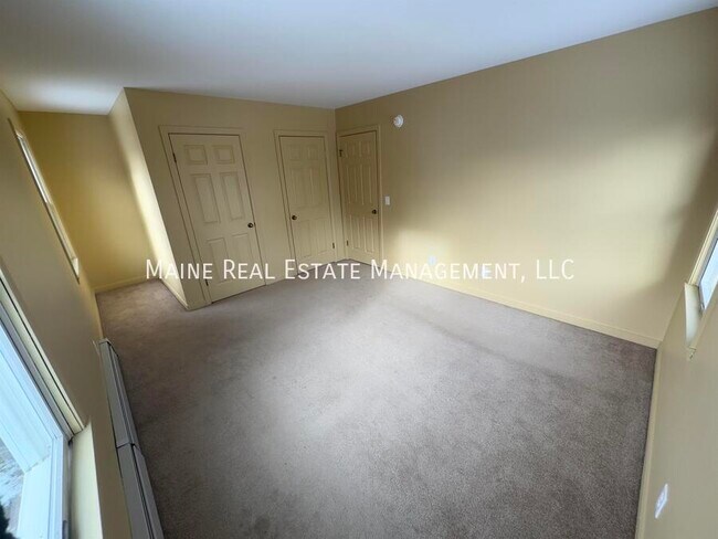 Building Photo - 71 Valley View Ln