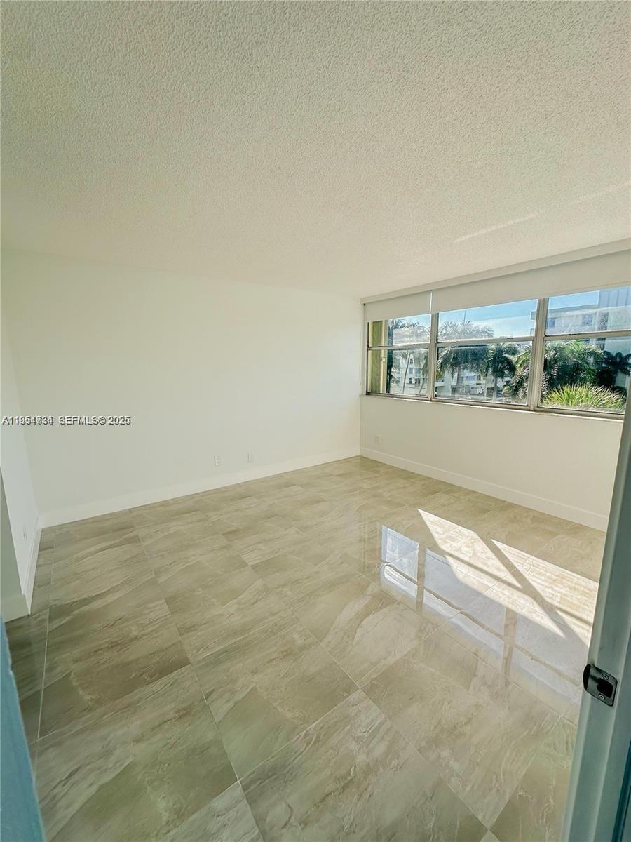 Building Photo - 16546 NE 26th Ave