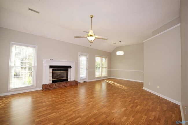 Building Photo - 115 Markum Ln