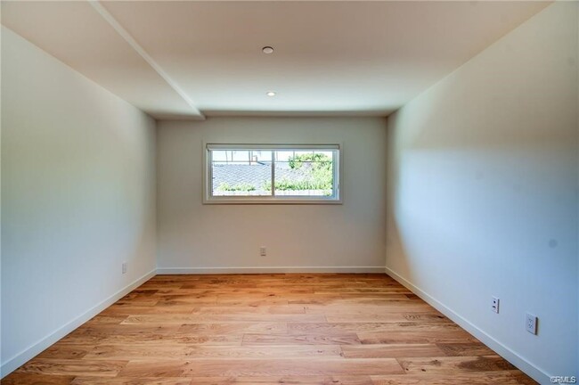 Building Photo - 2880 Chateau Way
