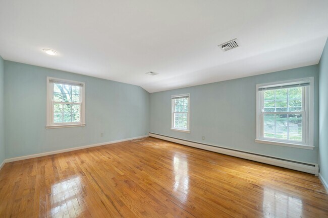 Building Photo - 68 Briarwood Ave