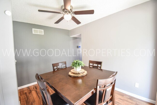 Building Photo - 2 Bedroom 2 Bath Home in Des Moines