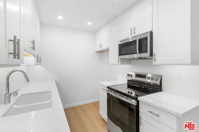 Building Photo - 1114 12th St