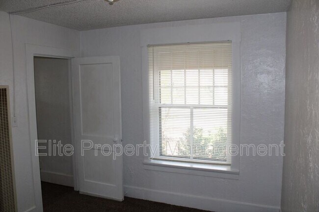 Building Photo - 2901 5th Ave