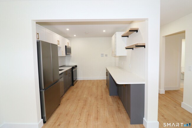 Building Photo - 185 Melba St