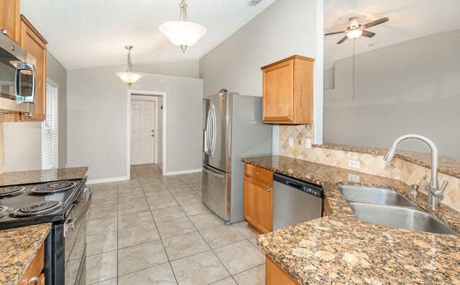 Building Photo - Coastal Living, Close to the Beaches, Comm...