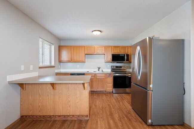 Building Photo - 3Bed/1.5 Bath House available