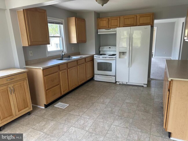 Building Photo - 7648 Beach Dr