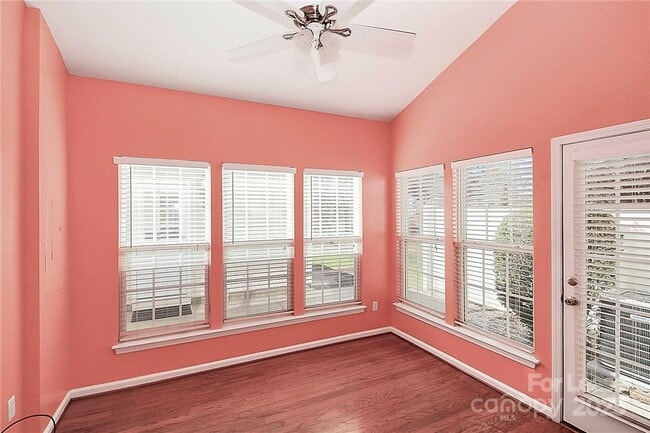 Building Photo - 9563 Glenashley Dr