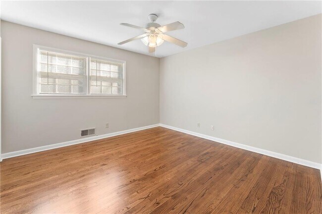 Building Photo - 320 Crossville Ct