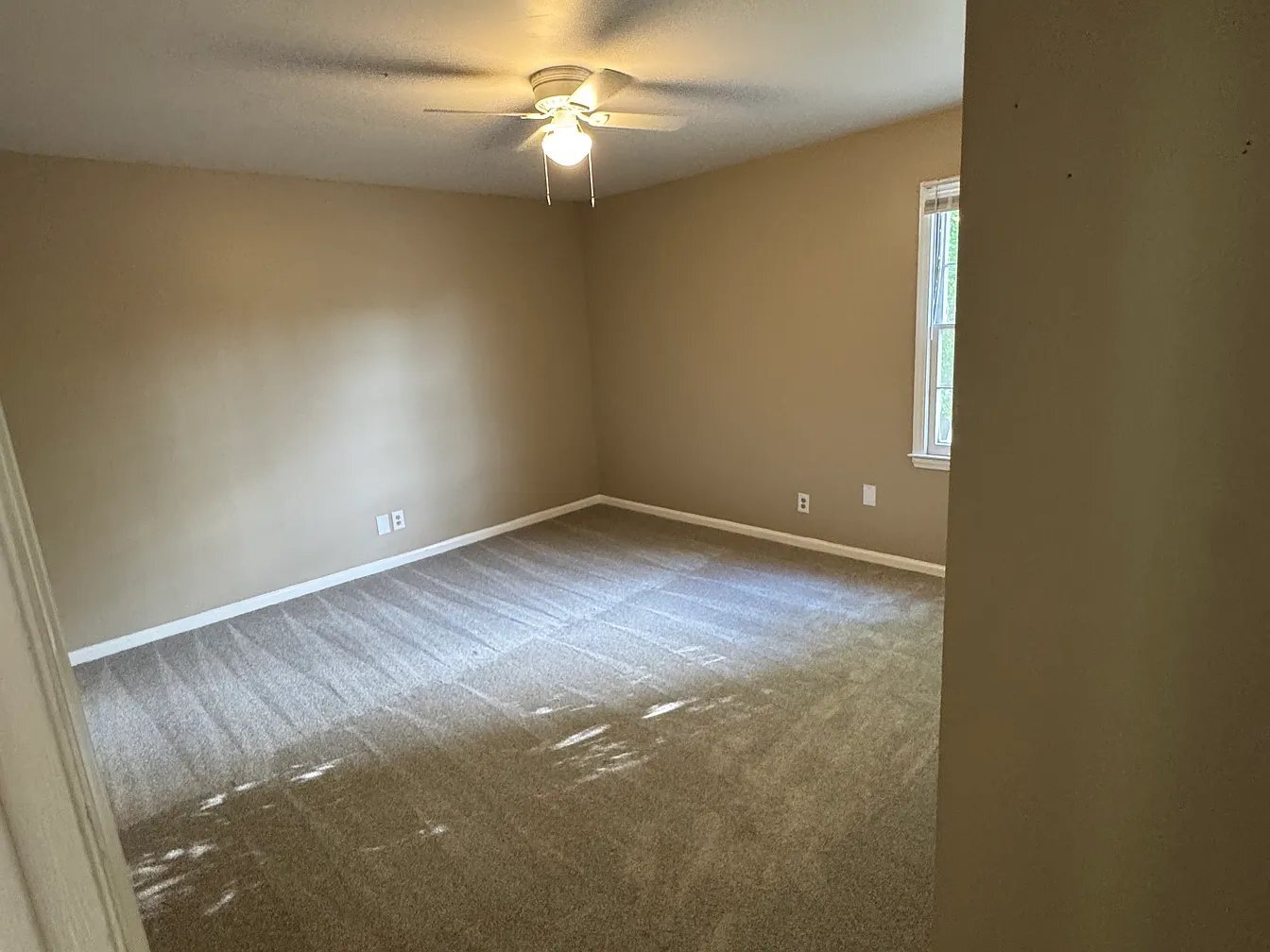 Building Photo - 410 Burkemont Ave