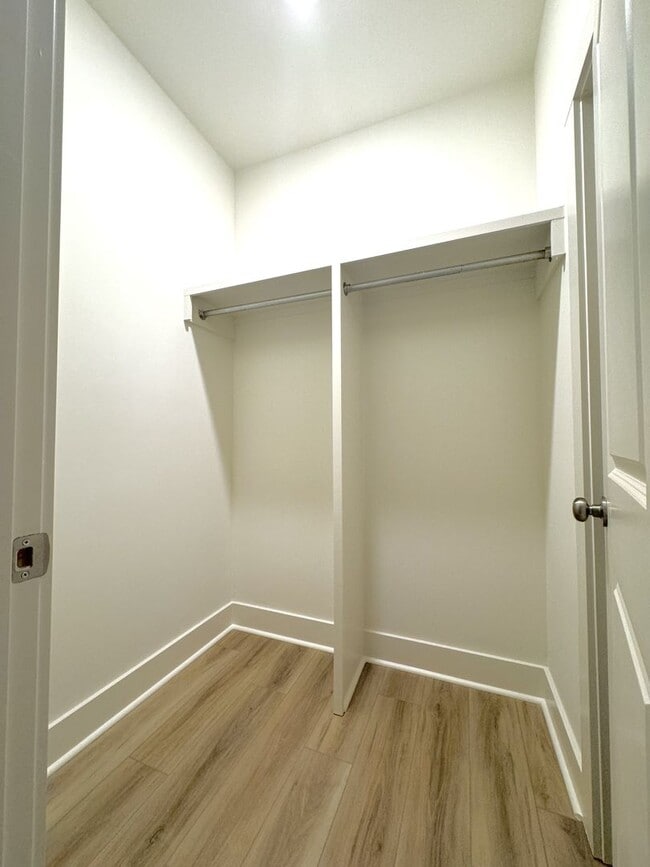 Building Photo - Runningvine Lane Townhome for July 2026!