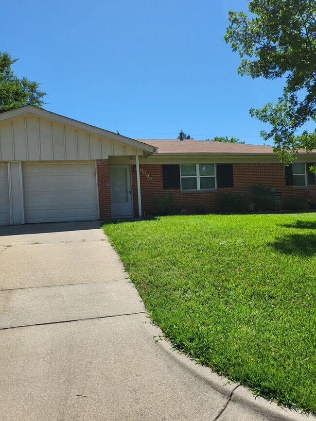 Primary Photo - 1016 Mary Dr
