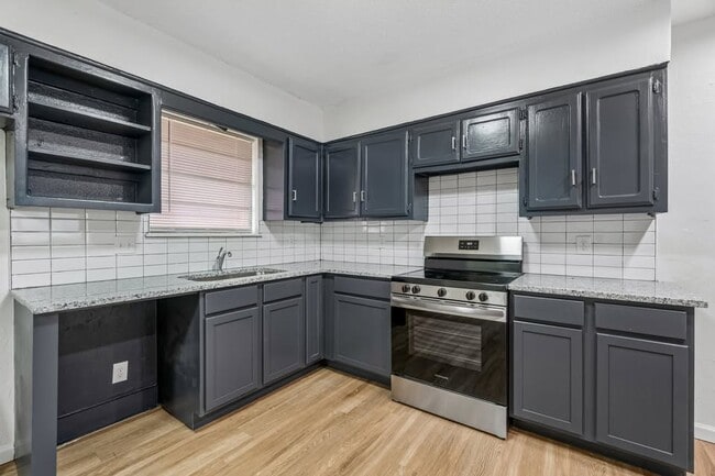 Building Photo - 601 N Idaho Ave
