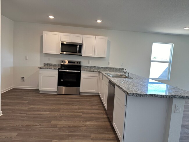 Building Photo - Beautiful New 2024 Construction 3 Bedroom ...