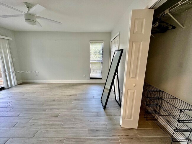 Building Photo - 6300 Royal Woods Dr