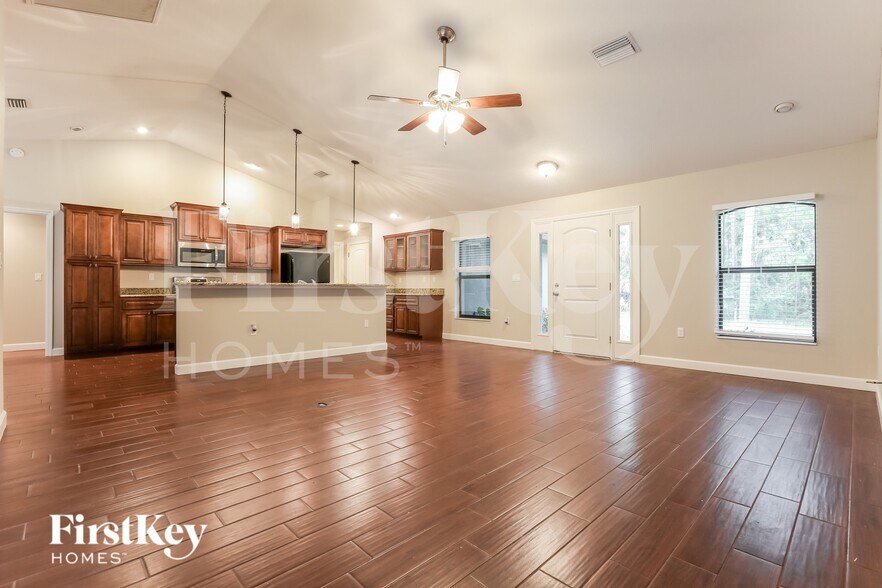 Building Photo - 2267 Kamsler Ave
