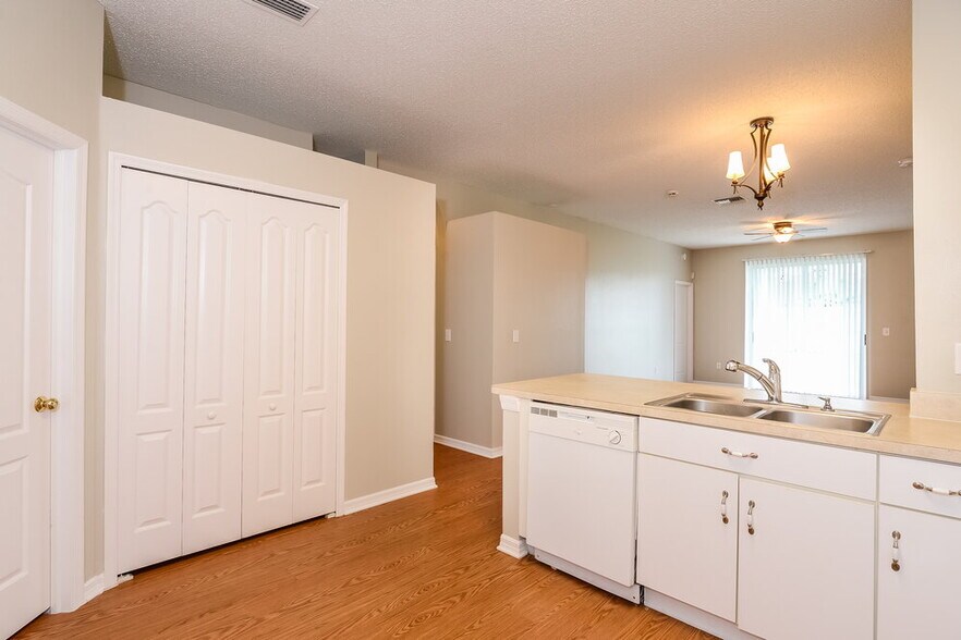 Building Photo - 22820 Marsh Wren Dr