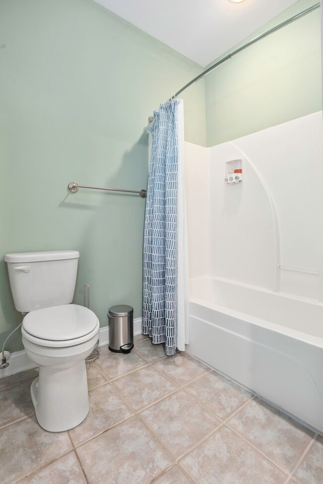 Building Photo - 1201 Dingle Rd