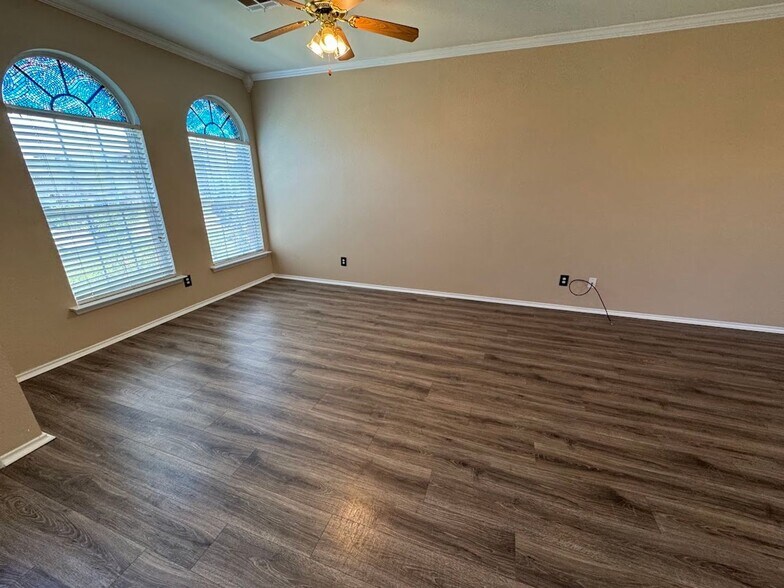 Building Photo - 217 Tepee Dr